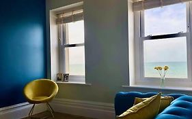 Beach Haven Apartment By Air Premier